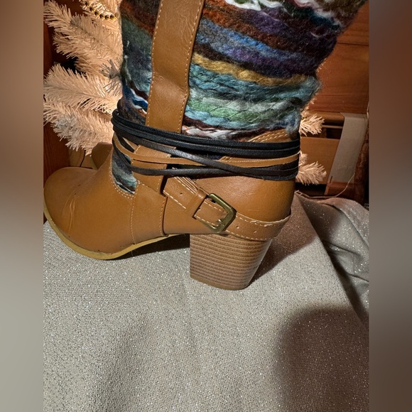 Zoey pull-on boots with colorful yarn-wrapped shaft Size 9 - Picture 3 of 6